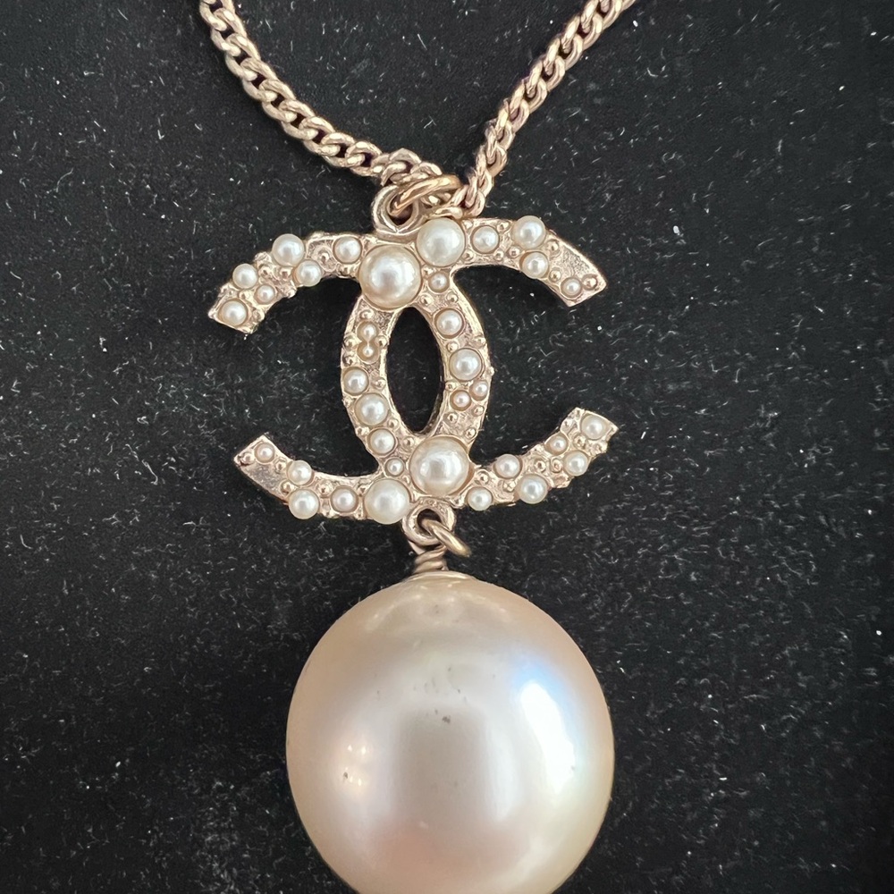 CHANEL Gold Necklace with Pearl Pendant